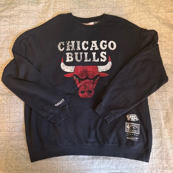 Mitchell & Ness Chicago Bulls 1996 Finals Crewneck Sweatshirt - Picture 2 of 6